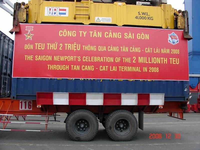 Hình ảnh container thứ 2 triệu teu