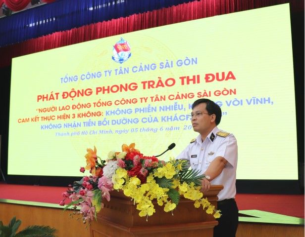 Đại diện Cảng phát biểu