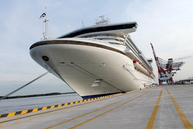 Tàu Diamond Princess cập cảng TCOT