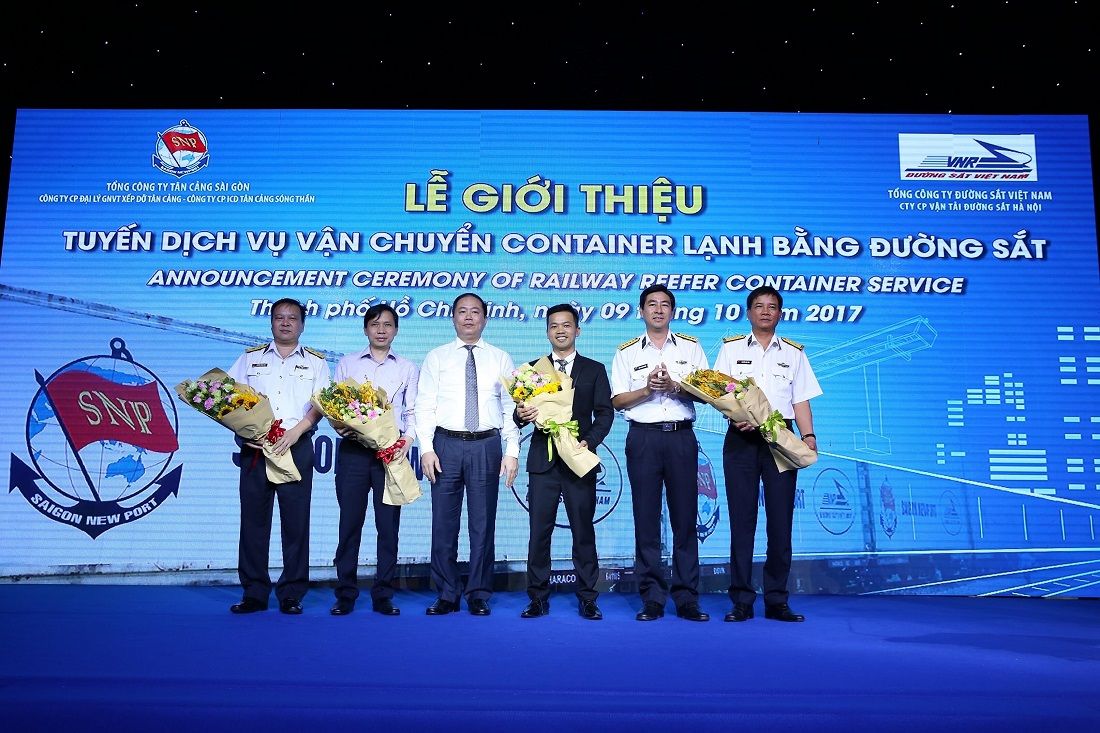 T10_9_Le_ra_mat_tuyen_dv_van_chuyen_container_lanh_duong_sat