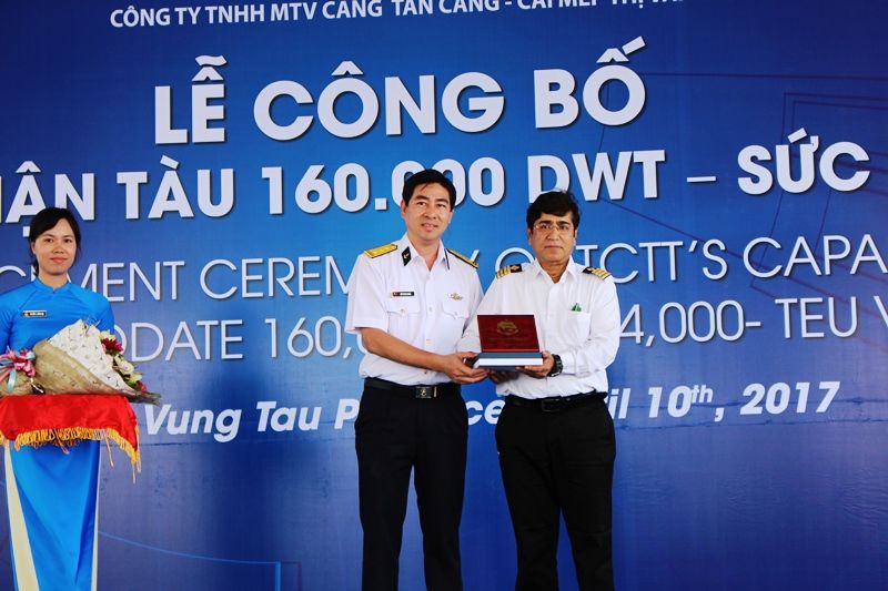 T4_10_Le_cong_bo_tiep_nhan_tau_160000DWT_TCCMTV