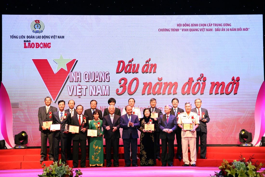 T5_20_chuong_trinh_Vinh_quang_Viet_Nam_dau_an_30_nam_doi_moi