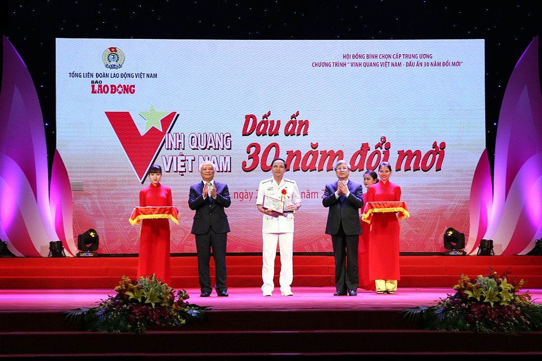 T5_20_chuong_trinh_Vinh_quang_Viet_Nam_dau_an_30_nam_doi_moi